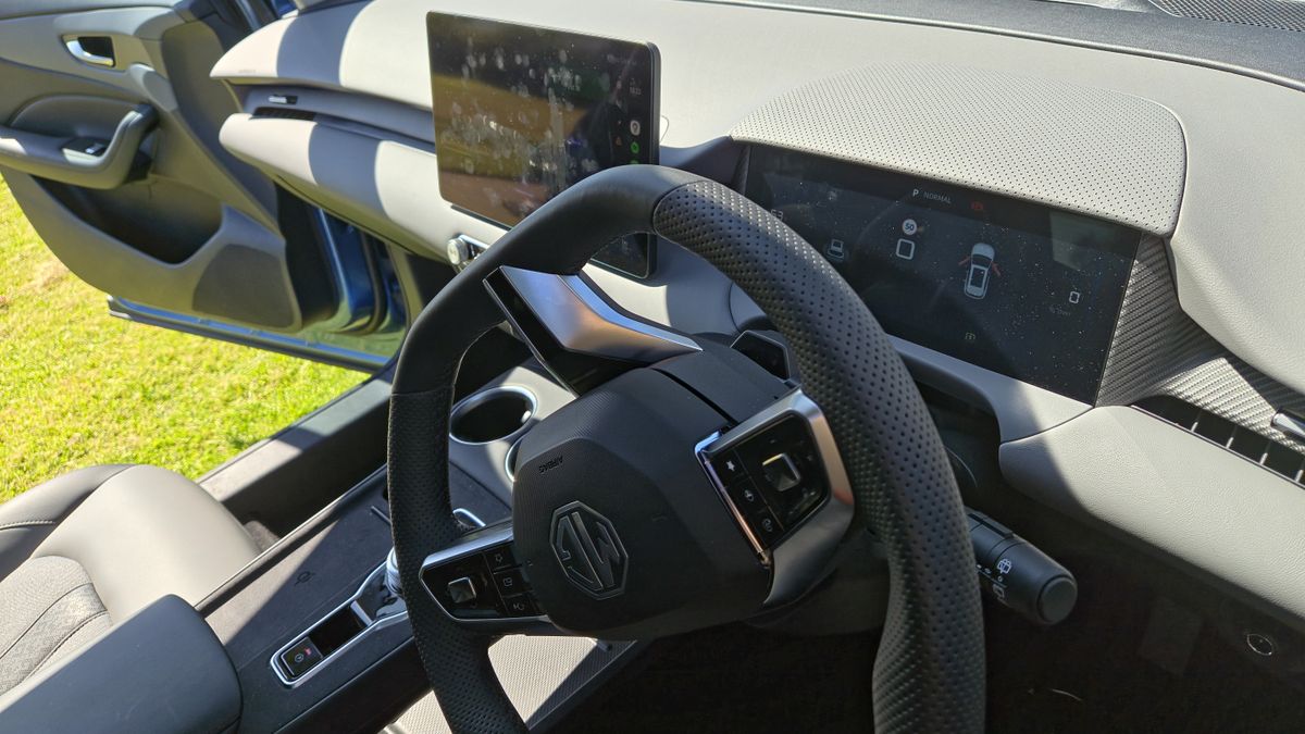The MG S5 dashboard and steering wheel