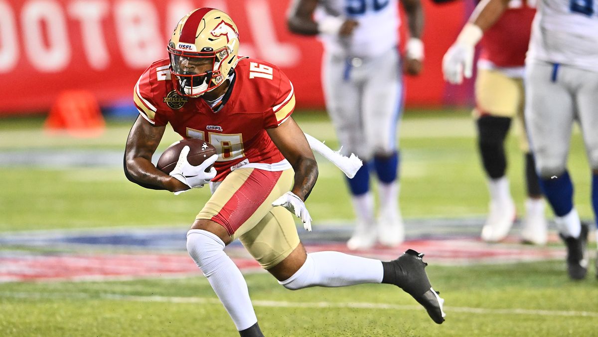 Adrian Hardy #16 of the Birmingham Stallions runs with the ball in the fourth quarter of the game against the New Orleans Breakers at Tom Benson Hall of Fame Stadium on June 25, 2022 in Canton, Ohio.