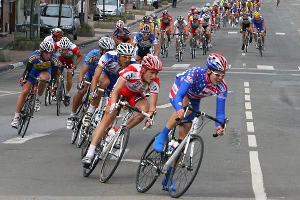 Steven Van Vooren leads the peloton