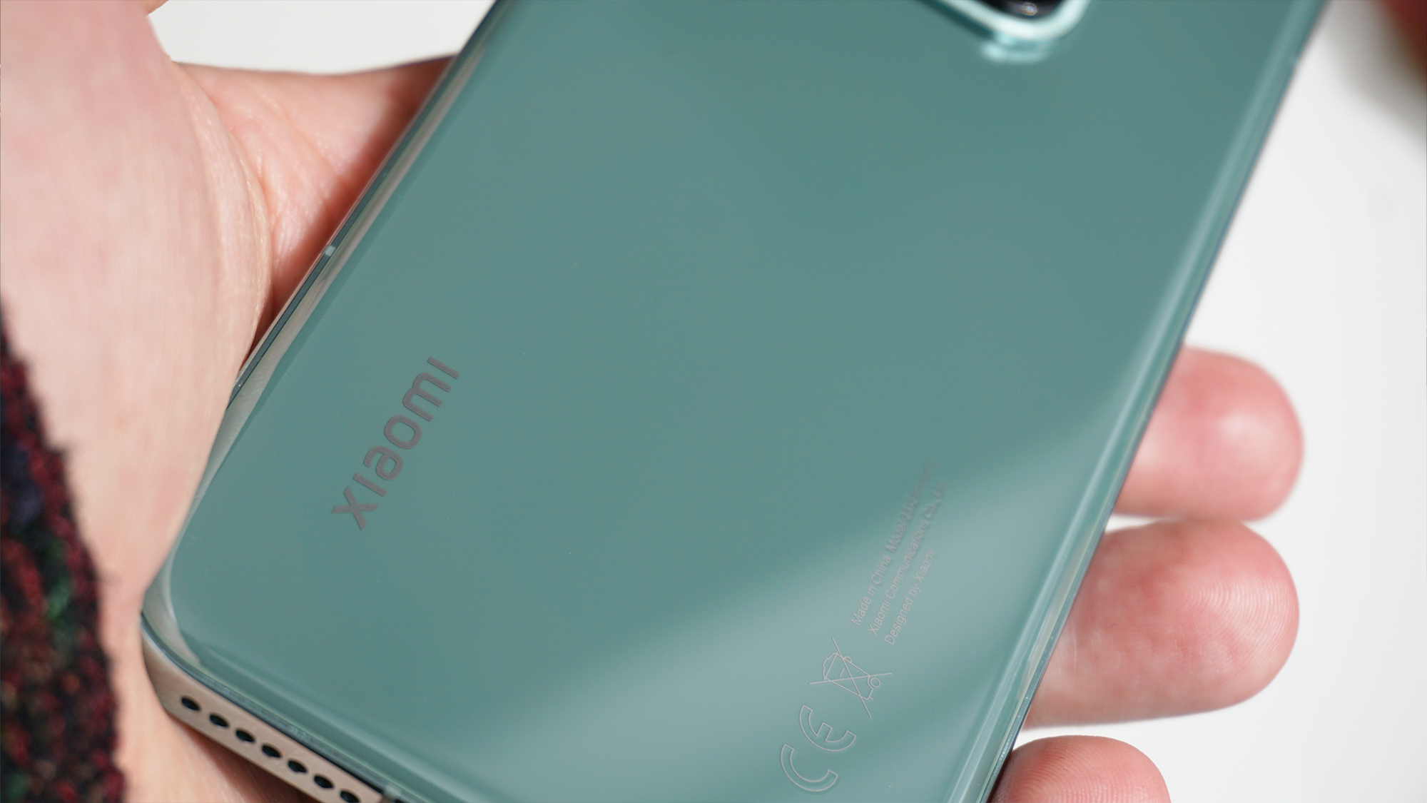 Xiaomi 14 review Jade Green closeup