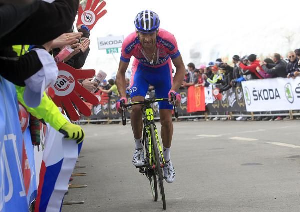 Michele Scarponi (Lampre - ISD) climbs