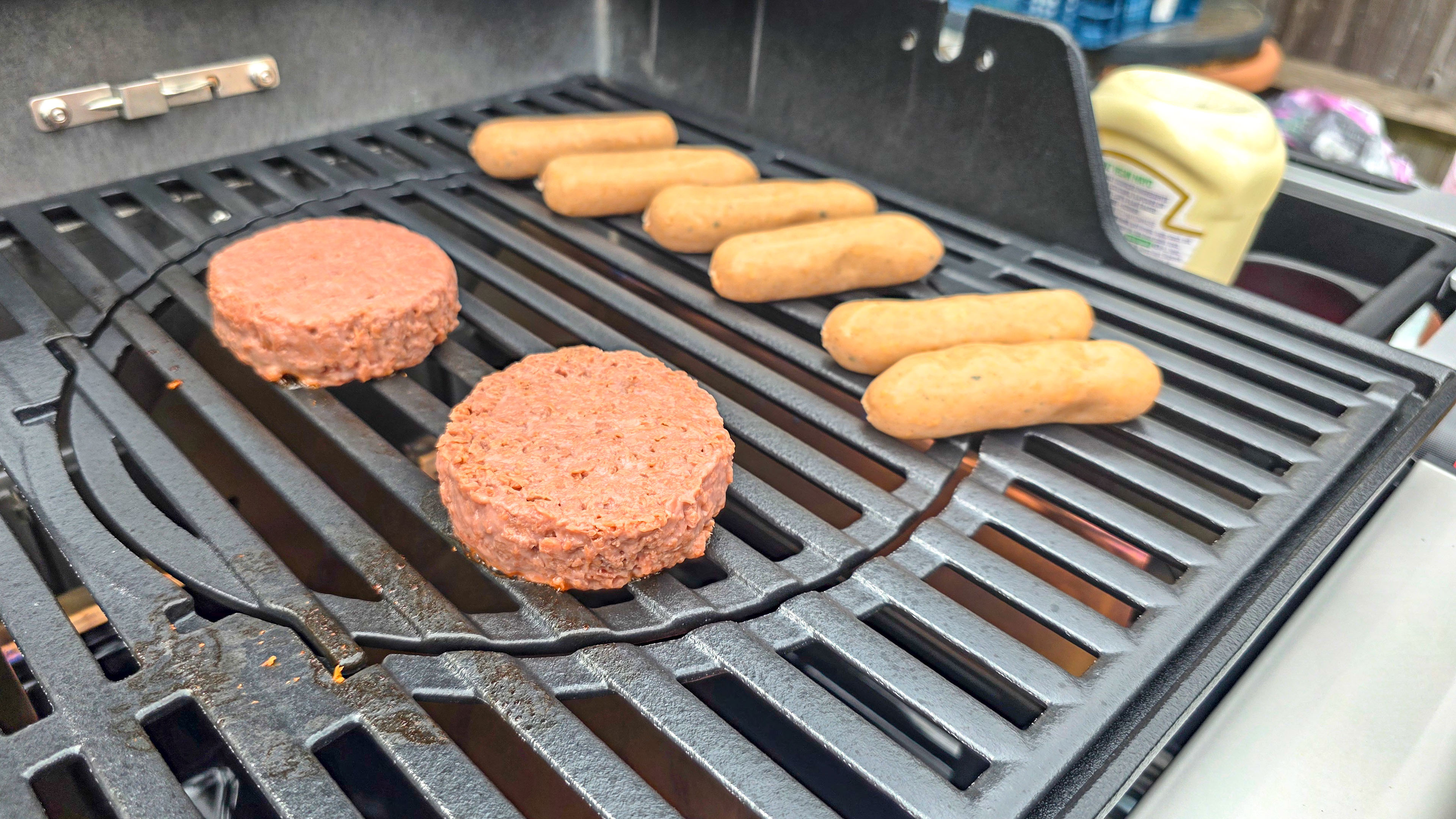 Weber Spirit EX325 cooking burgers and sausages