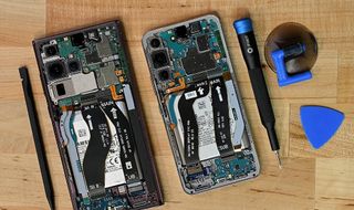 Samsung Galaxy S22 and S22 Ultra teardown from iFixit