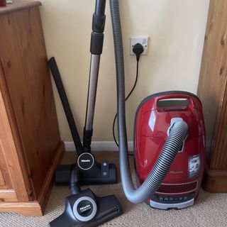 Testing the Miele Complete C3 Cat & Dog vacuum cleaner