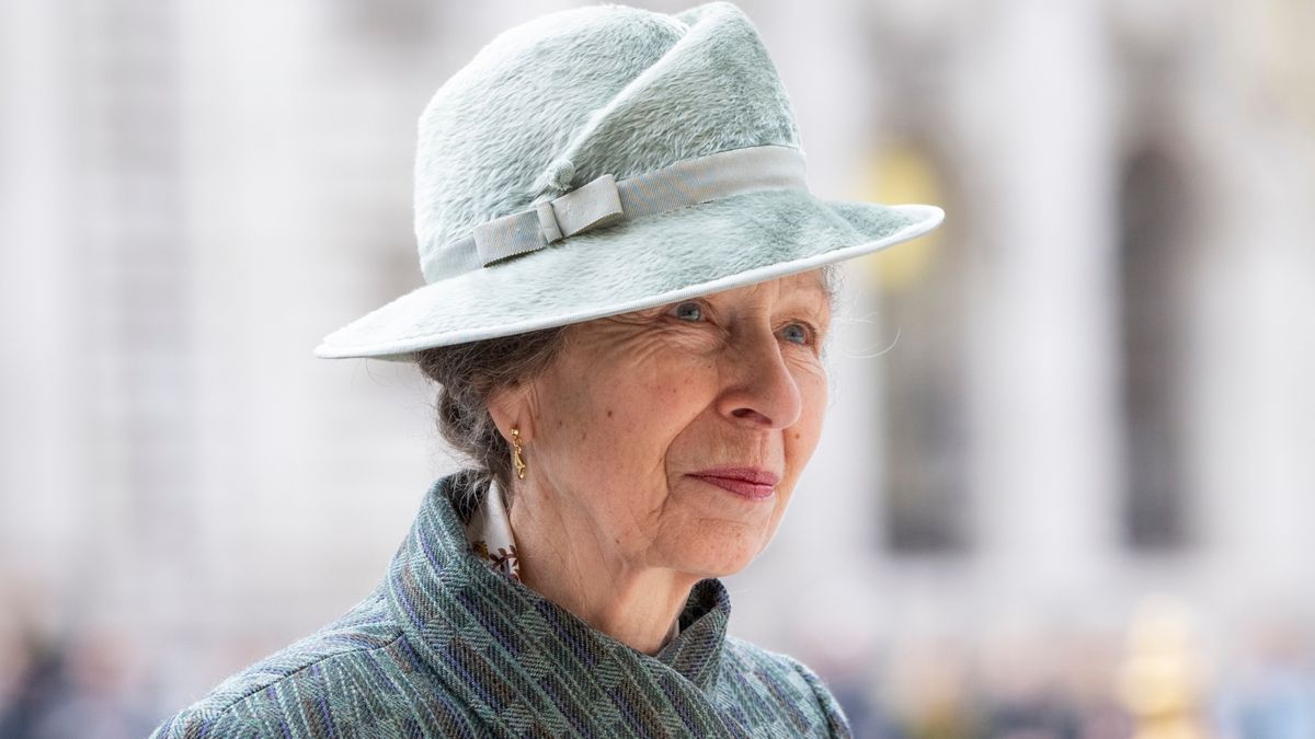 Princess Anne's green skirt suit wows at important event | Woman & Home