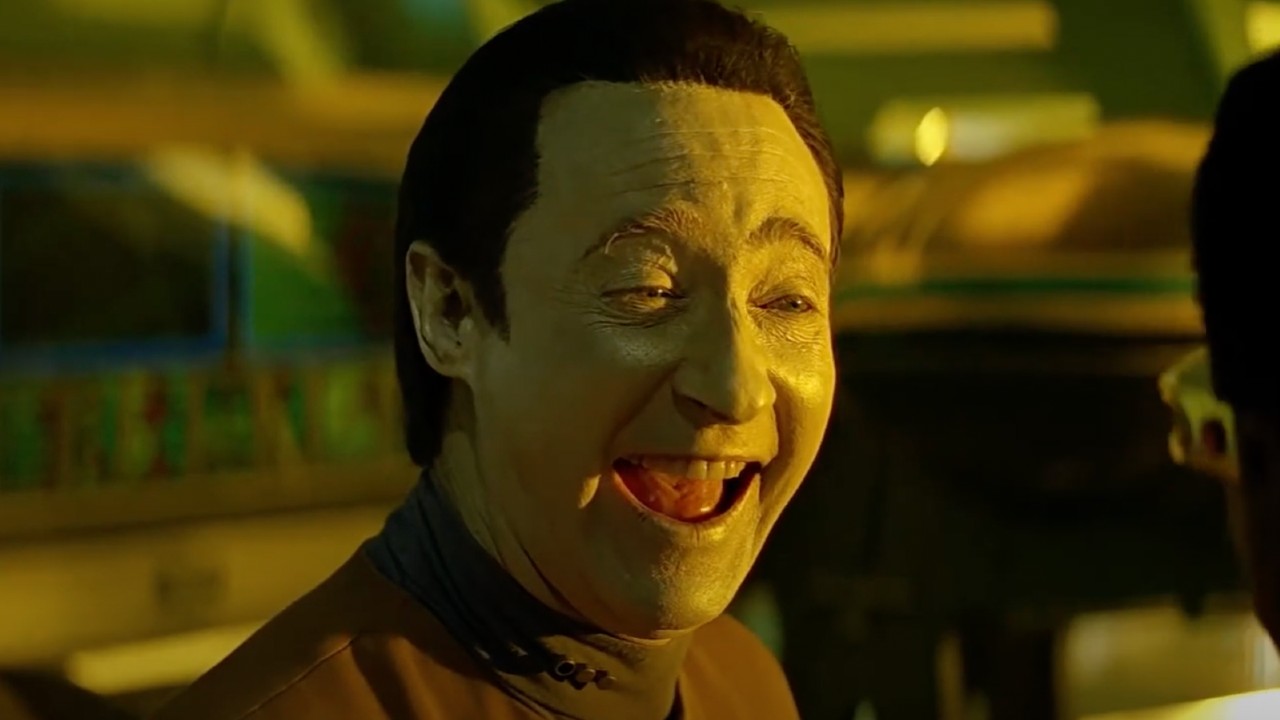 Data laughing hysterically in Geordi LaForge's face