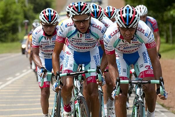 Androni Giocattoli riders on the front of the race (l-r): Jose Rujano, Jackson Rodriguez and Carlos Ochoa.