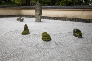 small rock garden ideas: japanese style zen garden