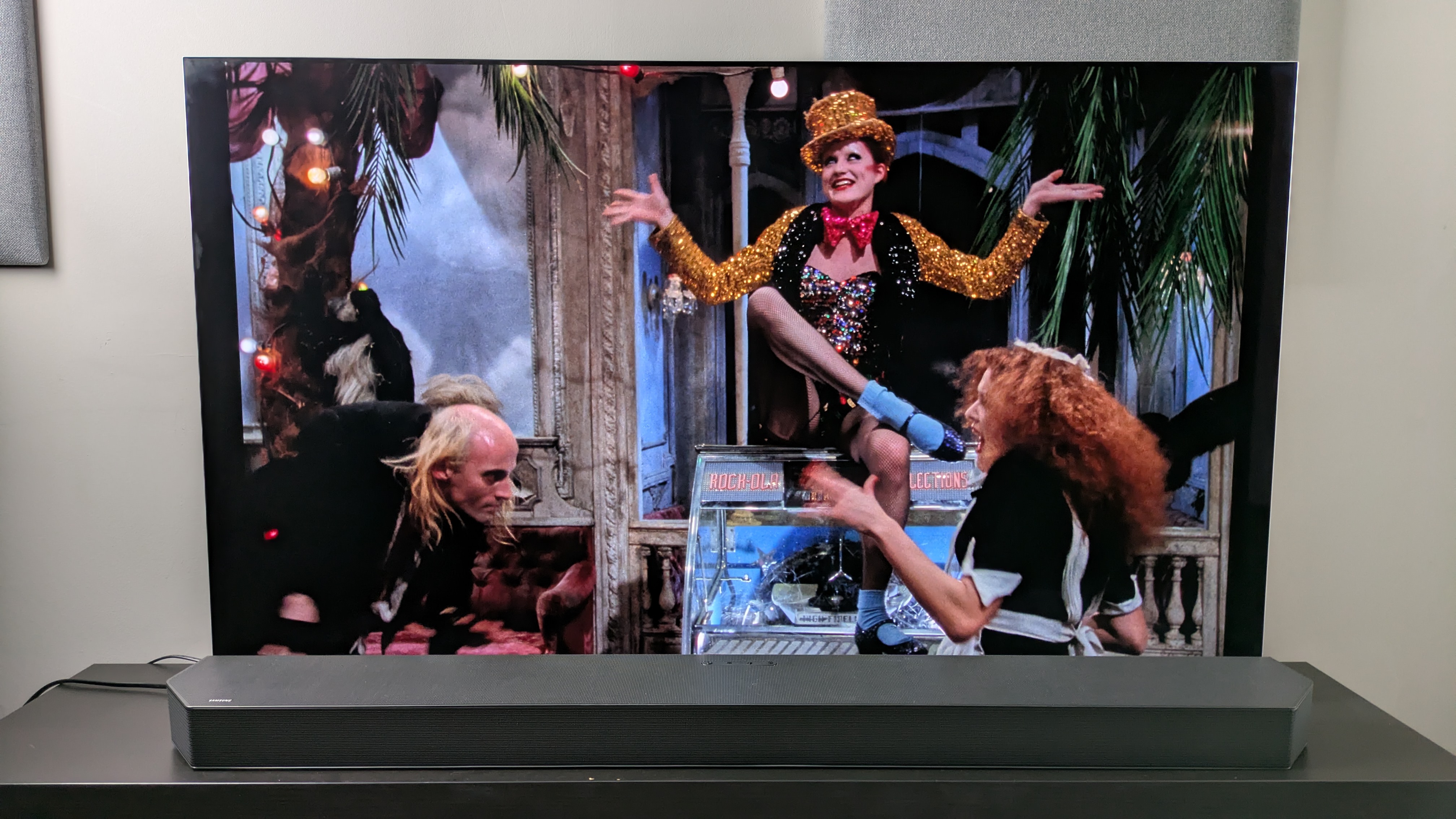 Rocky Horror Picture Show 4K Blu-ray shot of Riff Raff, Magenta and Colombia dancing  on LG G5