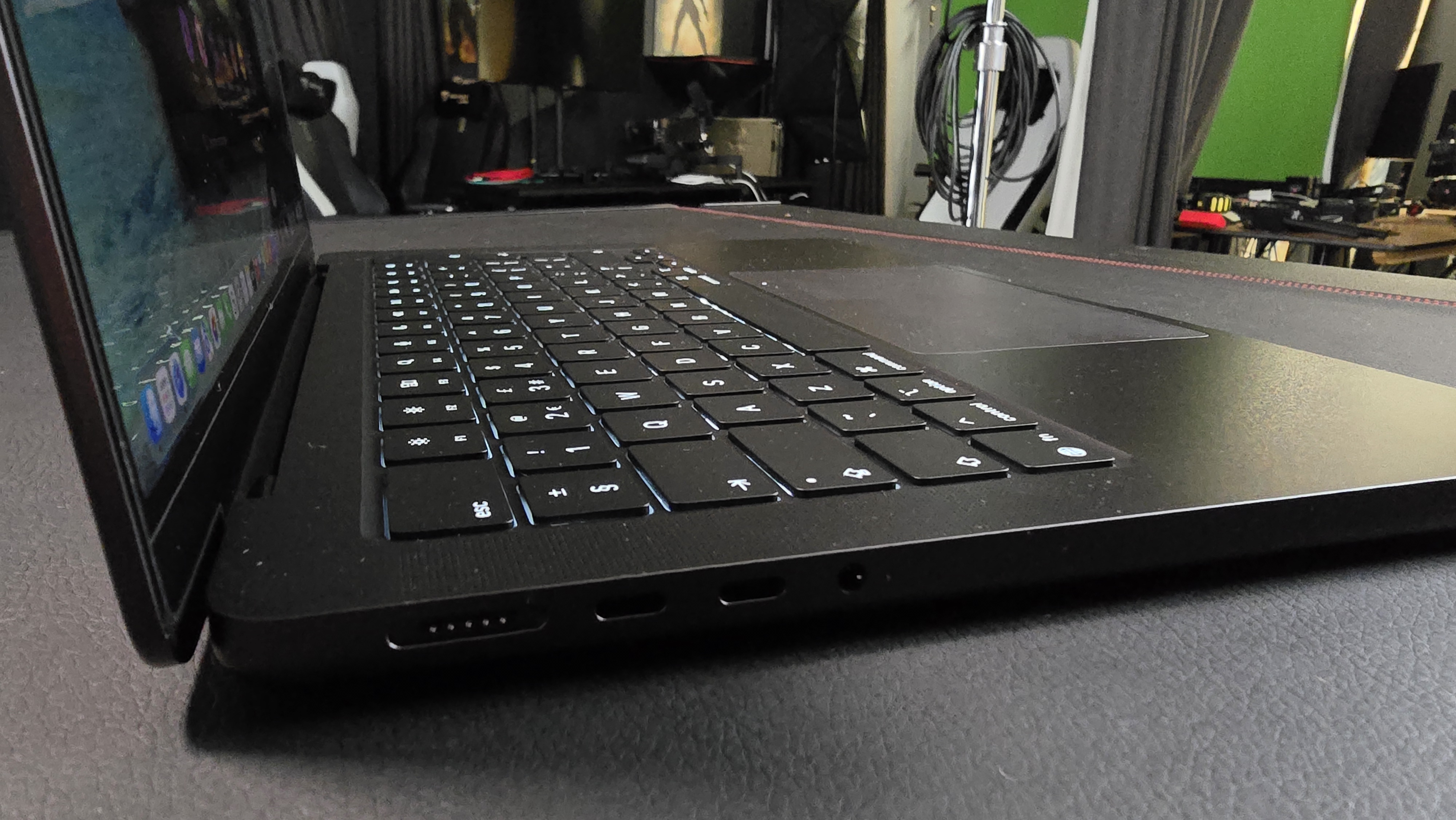 Apple MacBook Pro 14-inch (M5, 2025) in recording studio