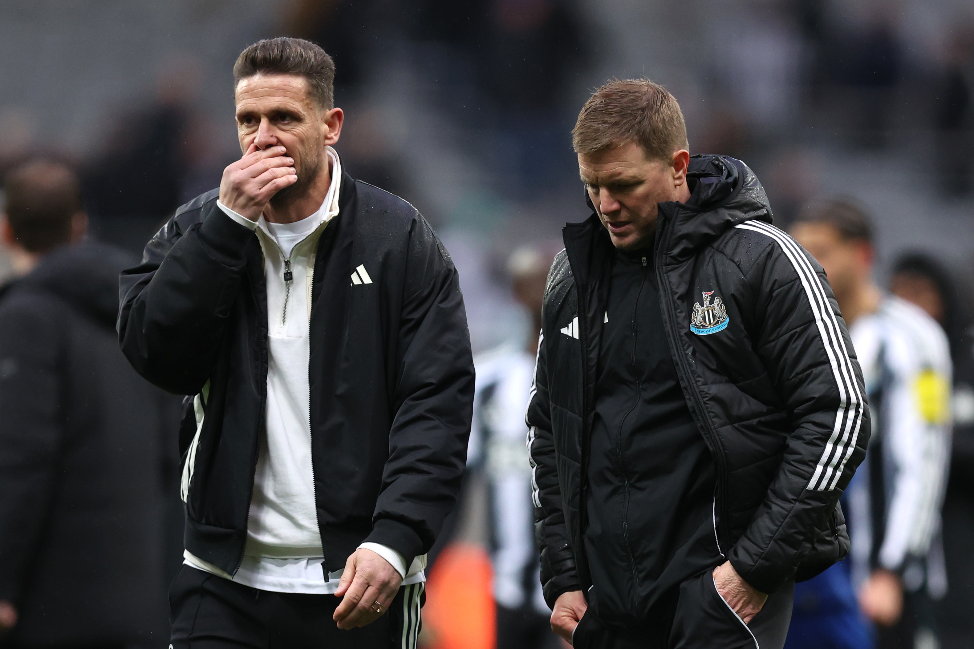 NEWCASTLE UPON TYNE, ENGLAND - FEBRUARY 28: Eddie Howe, Manager of Newcastle United (R), and Jason Tindall, Assistant Coach of Newcastle United look dejected following the teams defeat in the Premier League match between Newcastle United and Everton at St James&amp;apos; Park on February 28, 2026 in Newcastle upon Tyne, England. (Photo by George Wood/Getty Images)