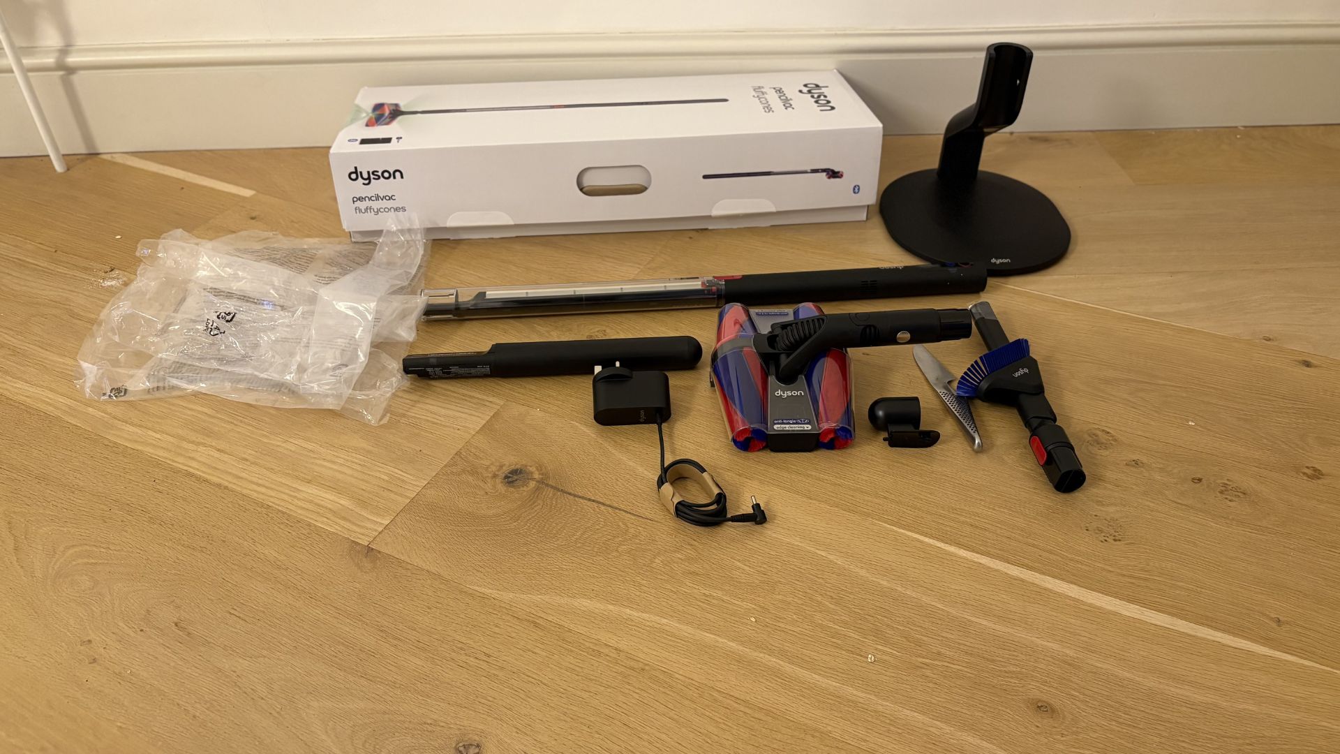 Testing the Dyson PencilVac Fluffycones Vaccum