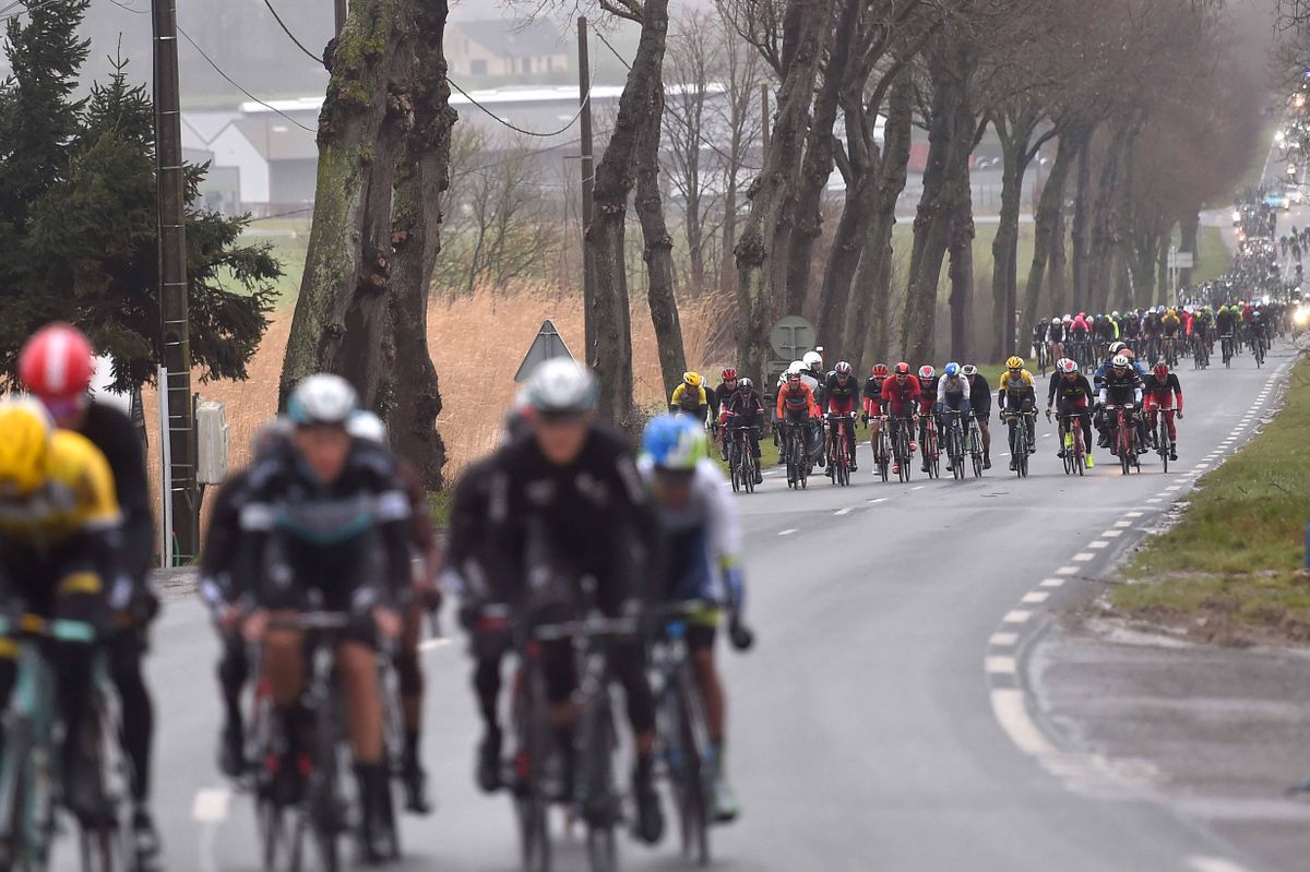 The peloton splintered in the cross winds