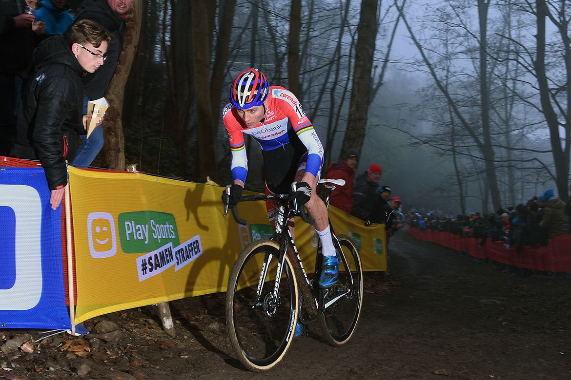 Mathieu van der Poel pressing the attack in Namur