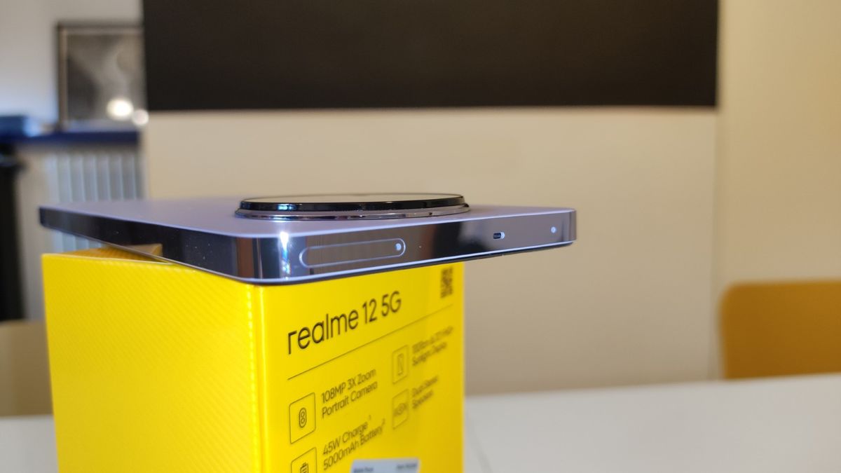 realme 12