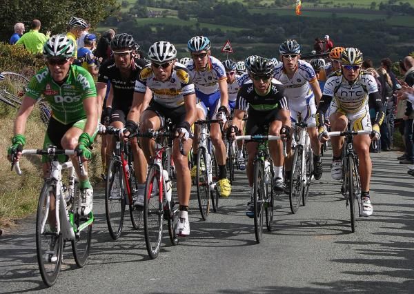 The peloton on Gunn Hill