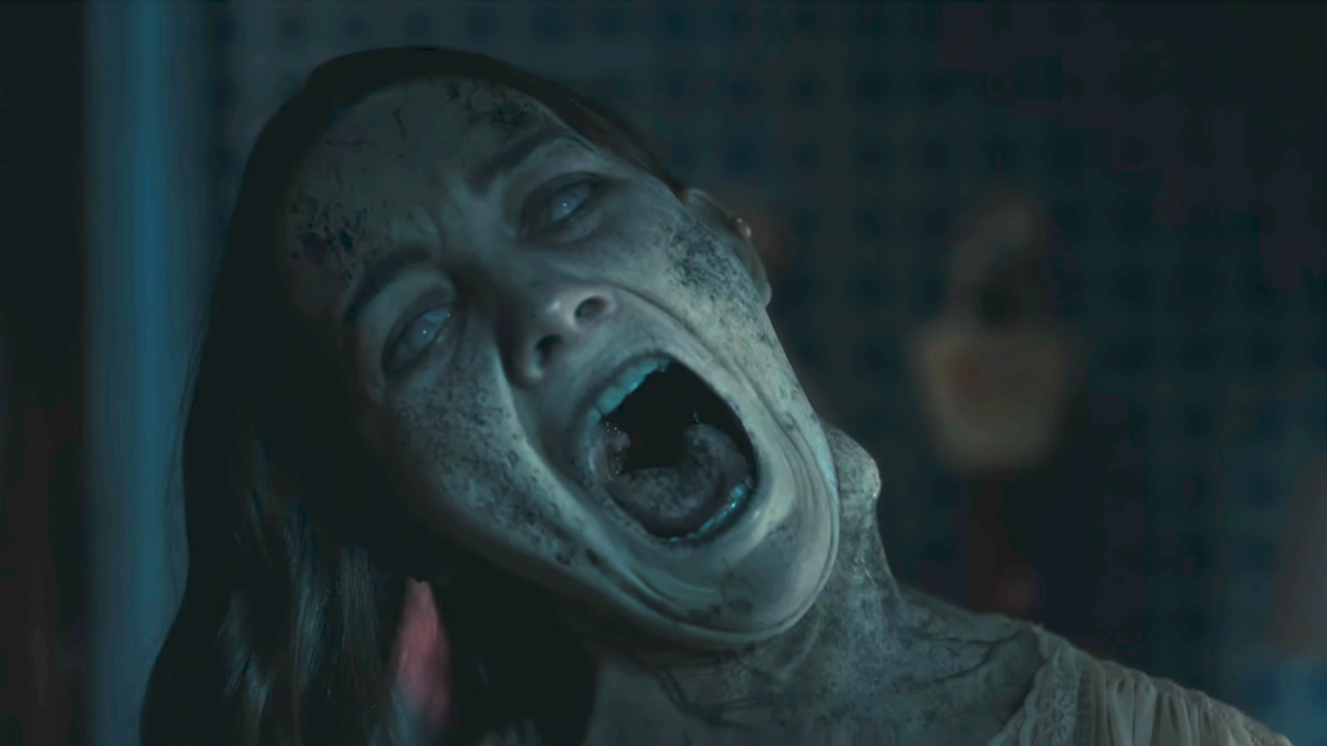 Victoria Pedretti screaming as Bent Neck Lady in Haunting of Hill House episode 5 