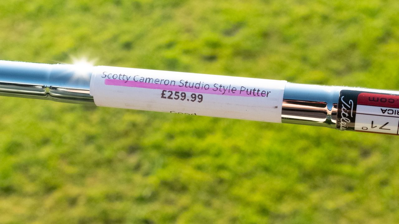 Photo of the price tag of the Scotty Cameron putter