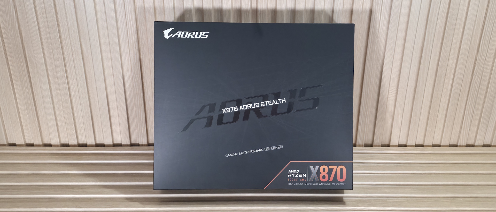 Gigabyte X870 Aorus Stealth - Retail packaging