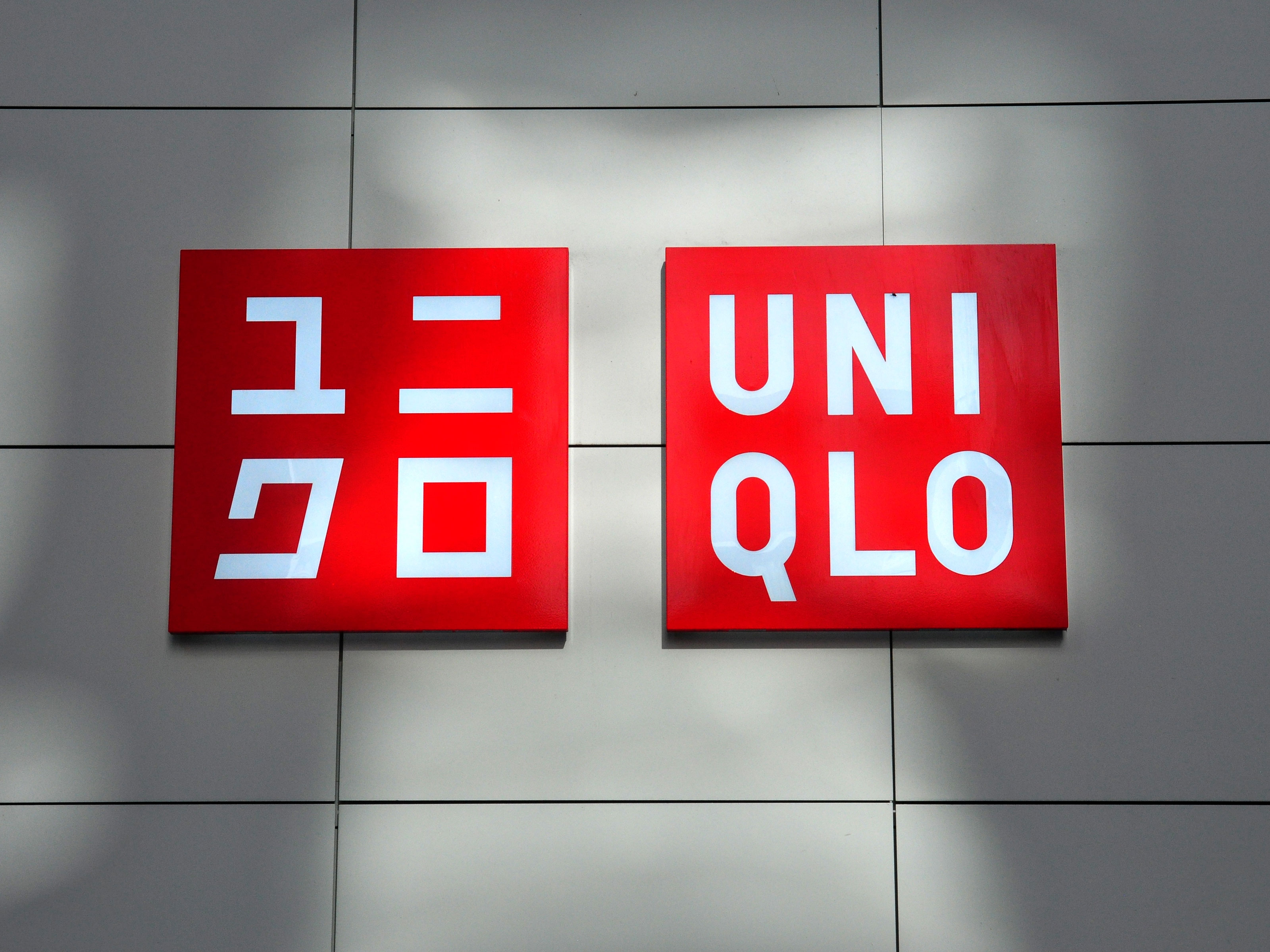 a photo of a Uniqlo storefront