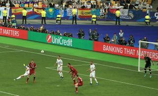 Gareth Bale, left, scores Real Madrid’s second goal in last year's final