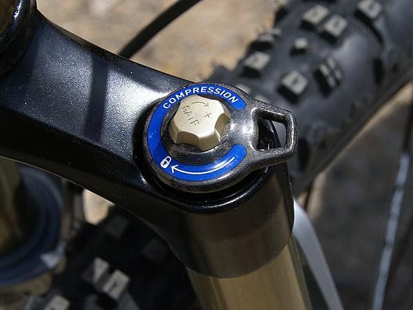 Adjuster knobs are finally detented and the World Cup model gets a carbon fiber dial on non-remote versions.