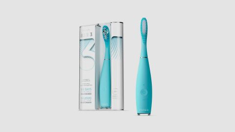 Image shows the Foreo ISSA 3 toothbrush in blue with its packaging.
