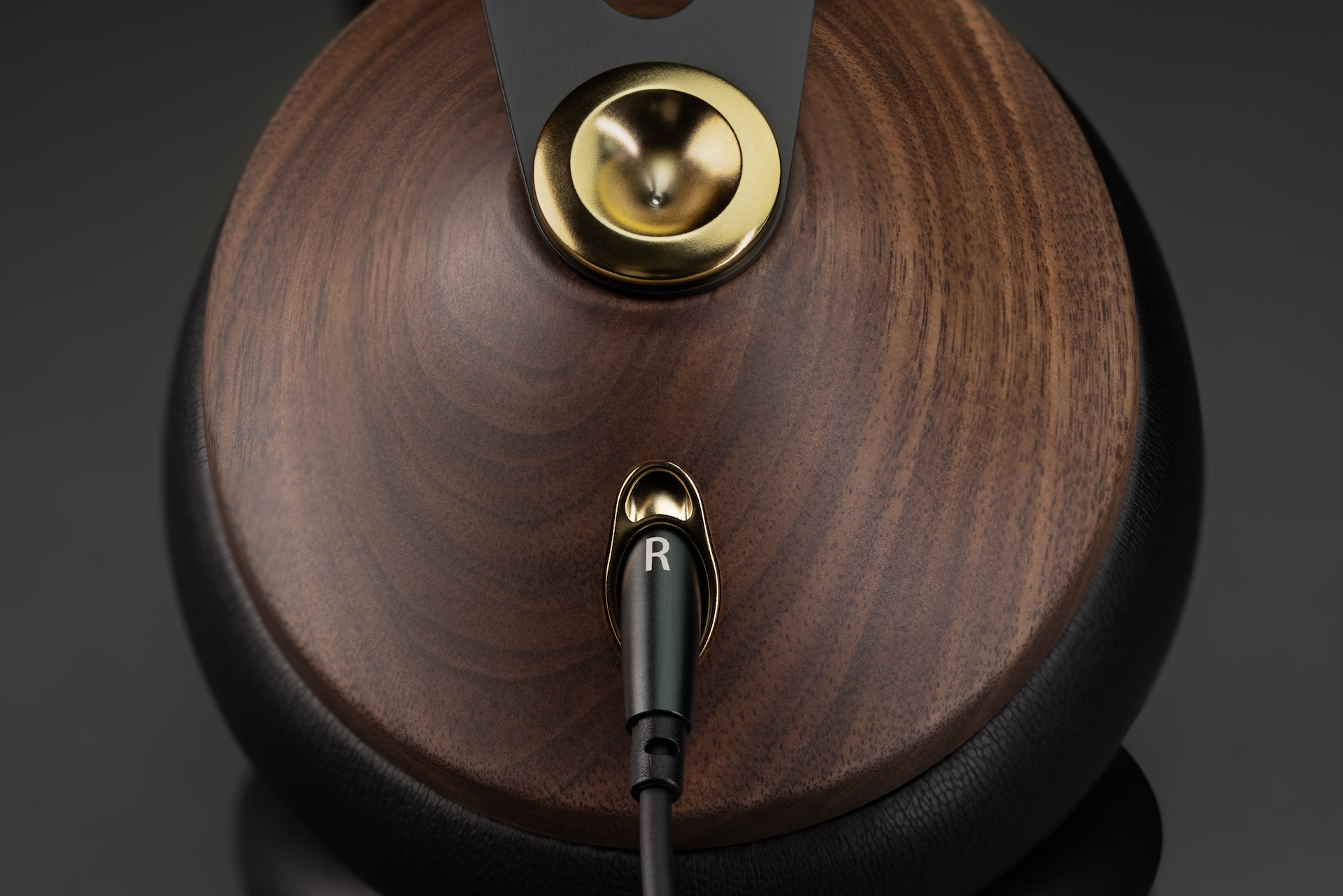 Meze Audio 99 Classics (2nd Generation) from different angles