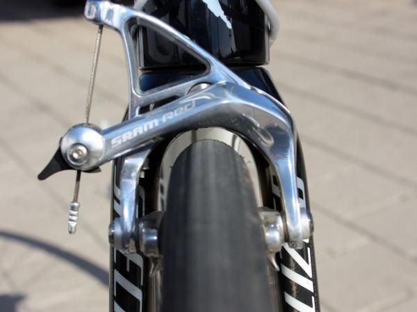 Clearance around the 27mm-wide FMB Paris-Roubaix Pro tubulars is quite good.