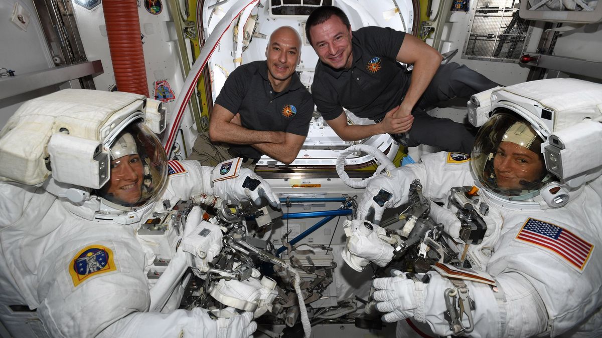 expedition 61 spacewalks