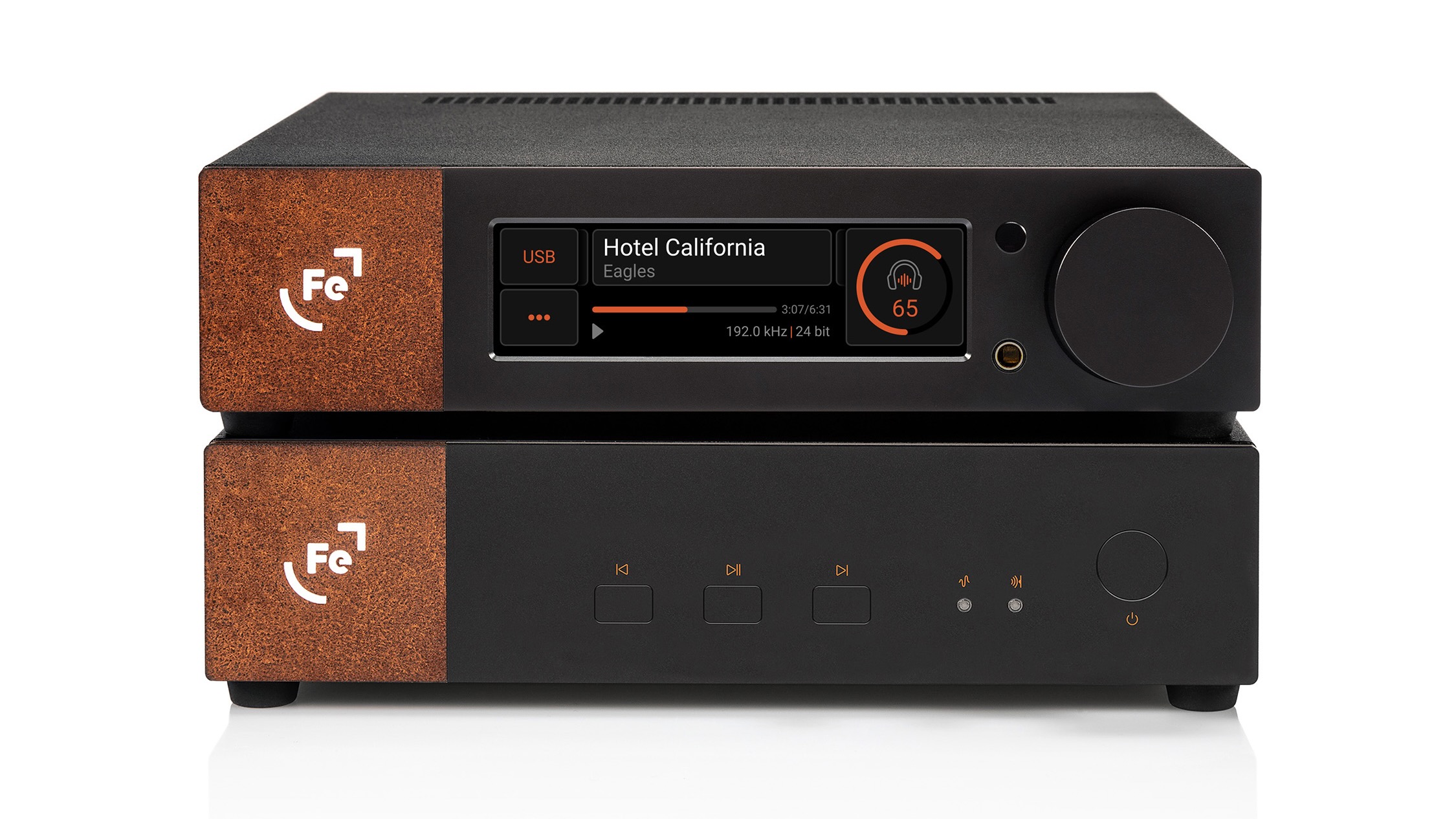 The Ferrum Broen network transport on top of a Ferrum Wandla DAC, on a white background.