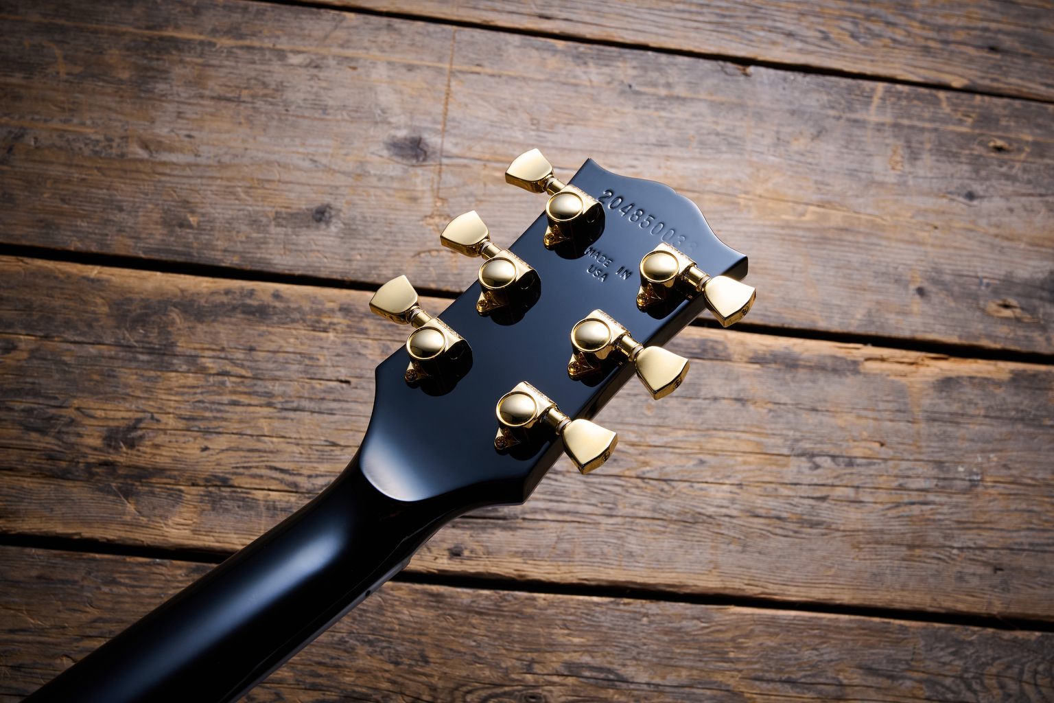 Gibson Les Paul Custom 70s in Buttercream (off-white) finish with gold hardware, block inlays and split-diamond headstock