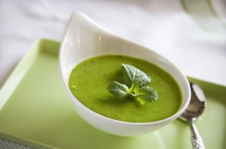 Creamy pea and watercress soup