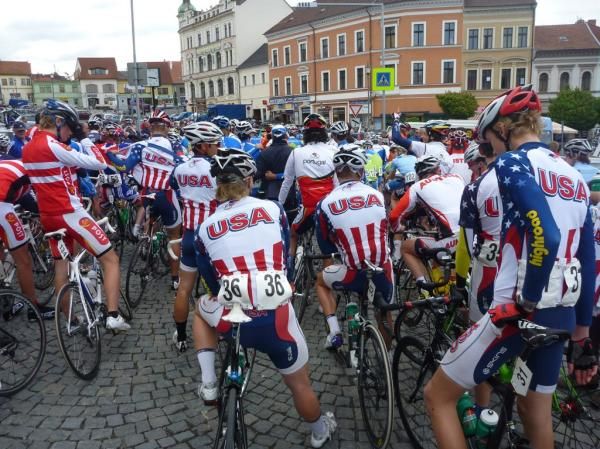 The US team wait for the start