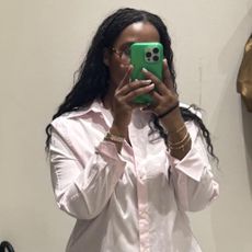 Tariro Makoni wearing a pink shirt in a mirror selfie