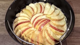 Uncooked apple cake