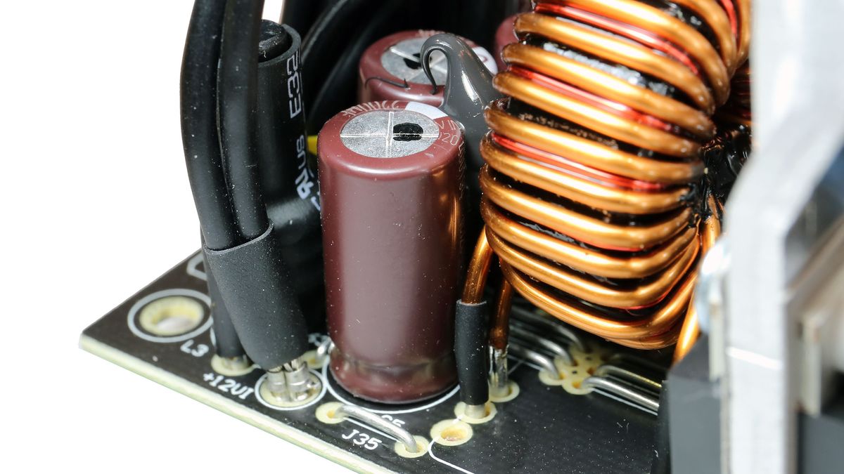 XPG Pylon 550W
