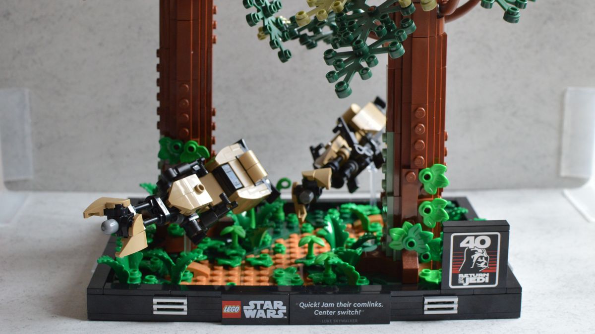 Lego Star Wars Endor Speeder Chase Diorama