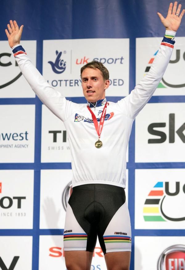 Stefan Nimke (Germany) salutes from the men's 1km time trial podium.