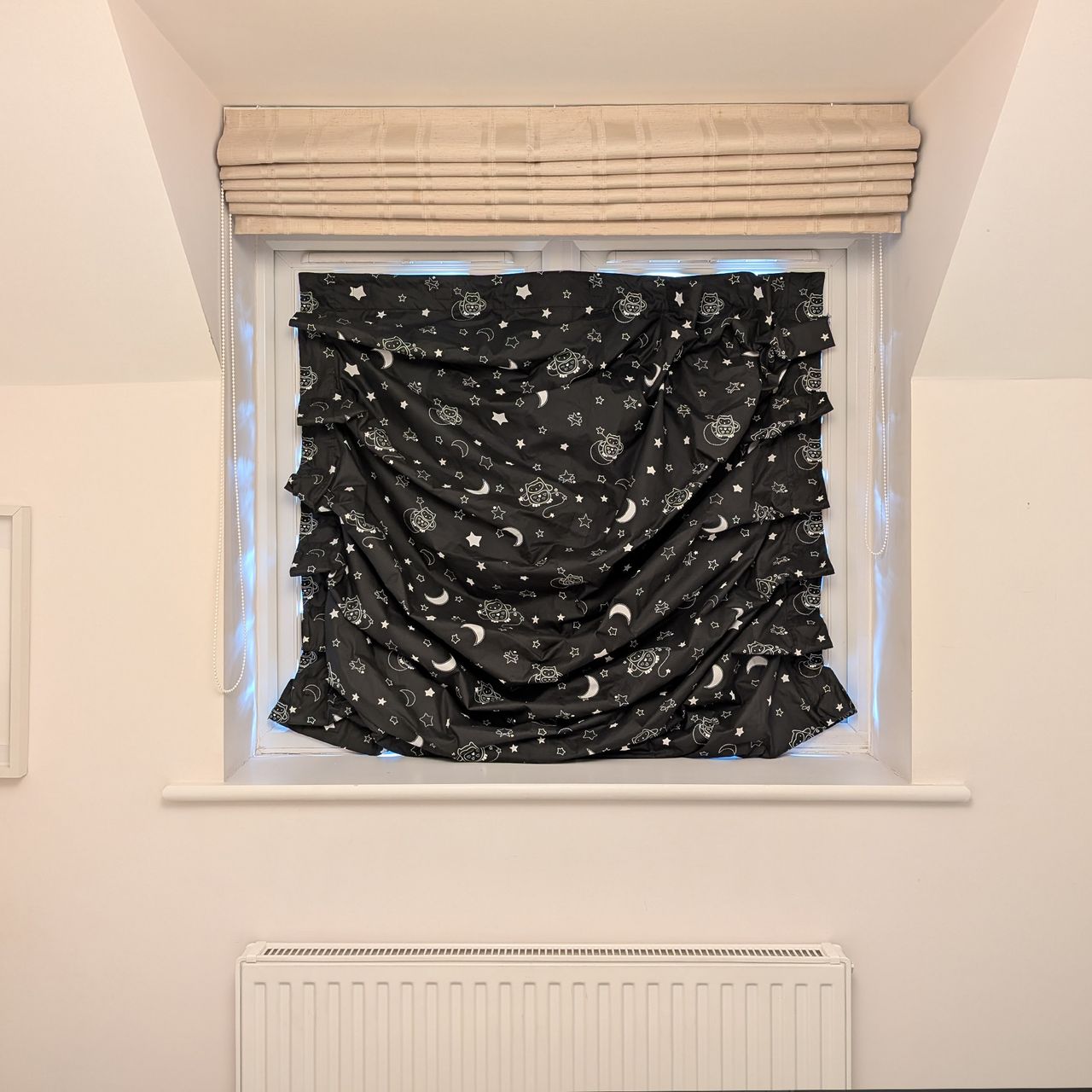 Tommee Tippee blackout blind being tested