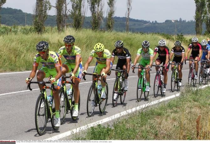 Neri Sottoli leading the peloton