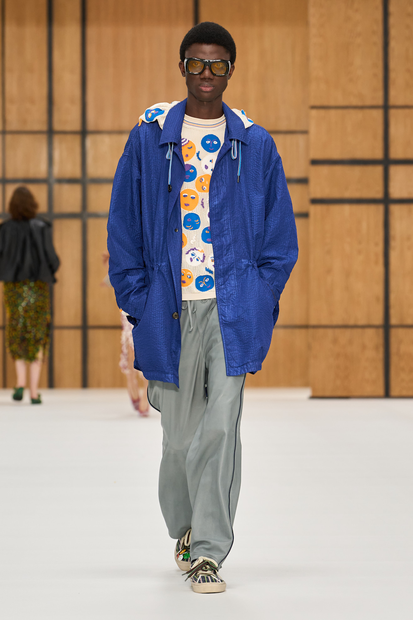 a model walks the burberry spring/summer 2027 runway.