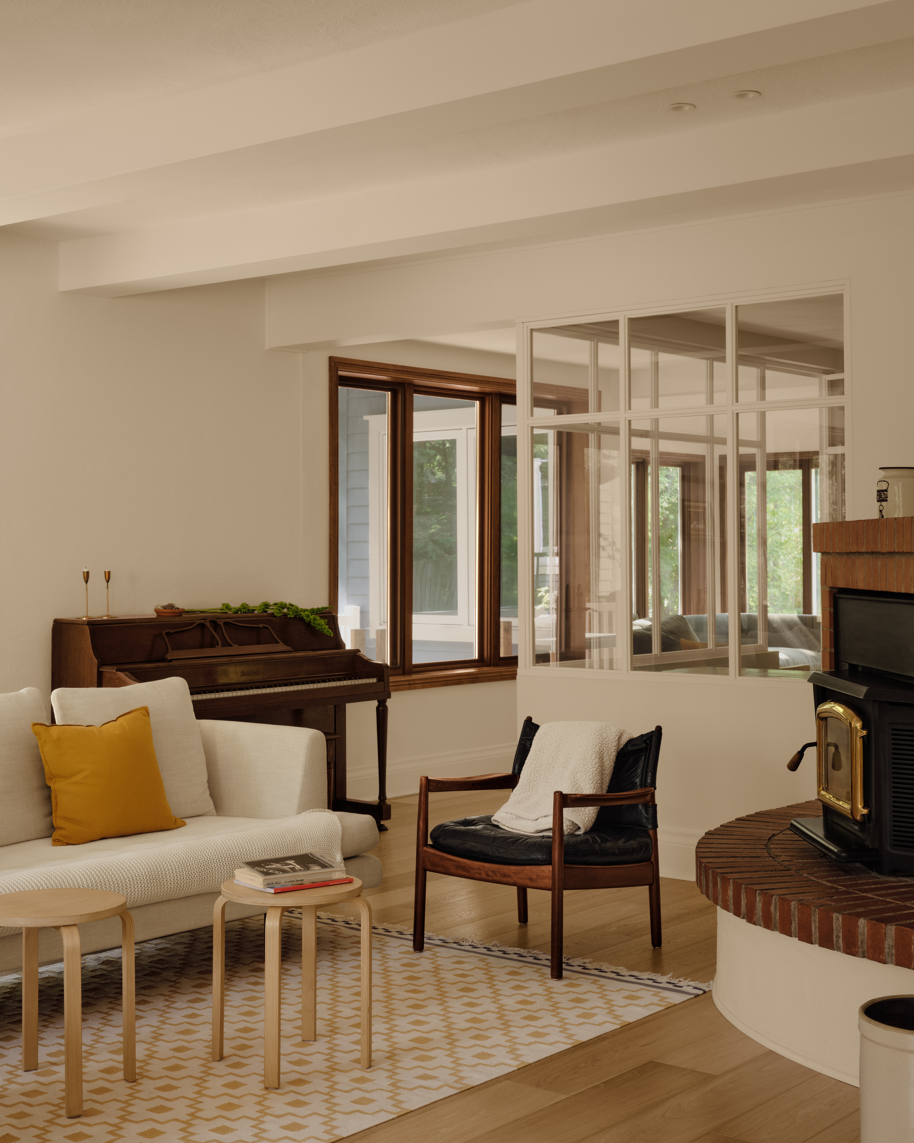 modernist home in montreal