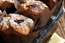 Cranberry muffins with white chocolate