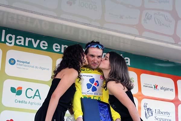 Kisses for stage winner Beno&icirc;t Vaugrenard (Francaise Des Jeux)