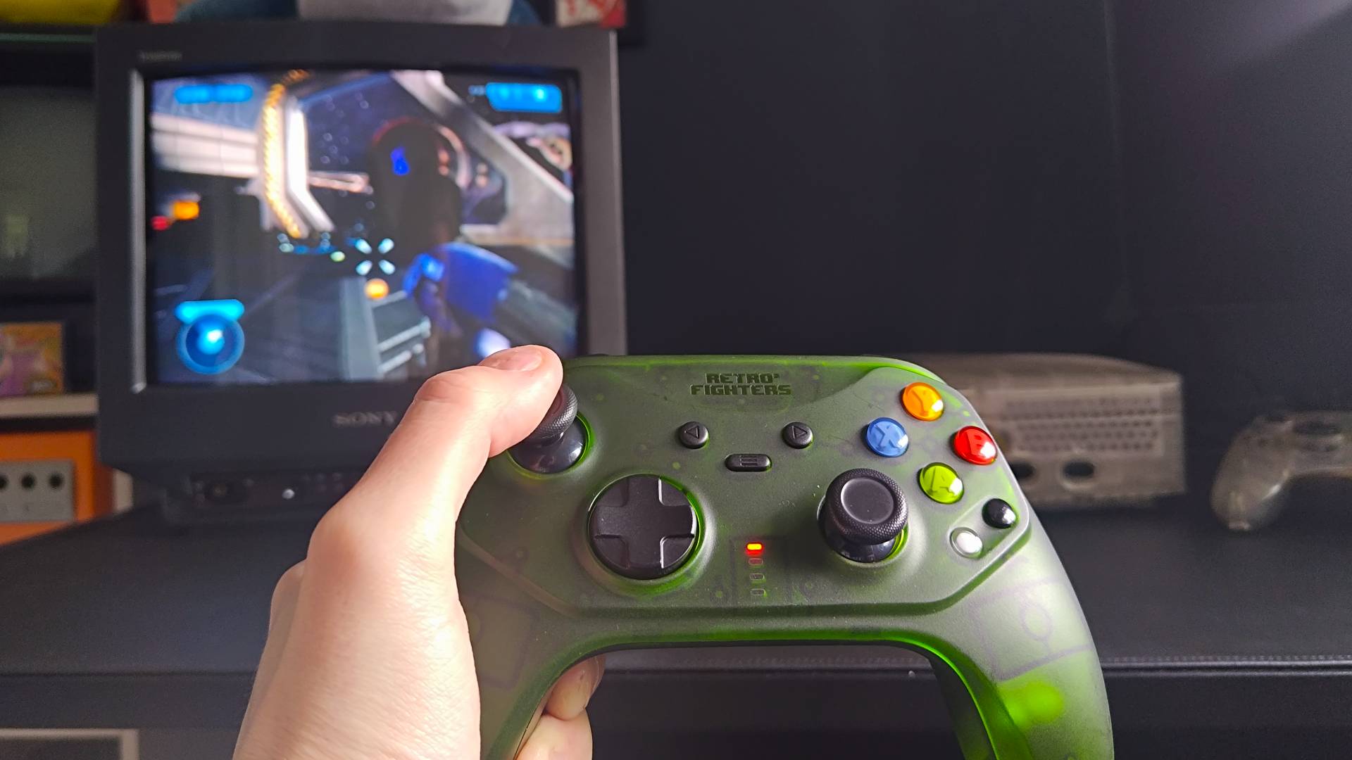 Retro Fighters Hunter with Halo 2 running on OG Xbox in backdrop.
