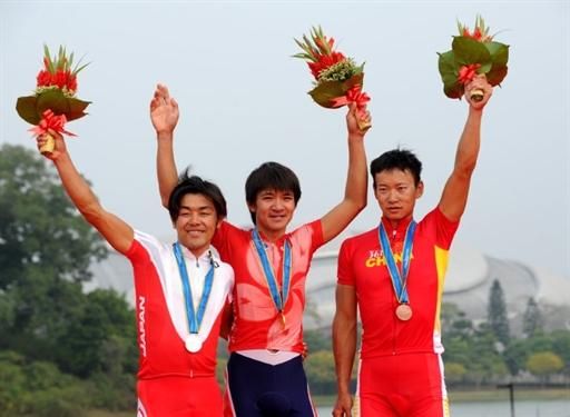 Men's road race podium (l-r): Takashi Miyazawa (Japan), 2nd; Kam Po Wong (Hong Kong), 1st; Rongxi Zou (China), 3rd.