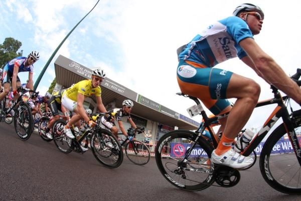 Patrick Shaw leads teammate Giacoppo on stage 2.