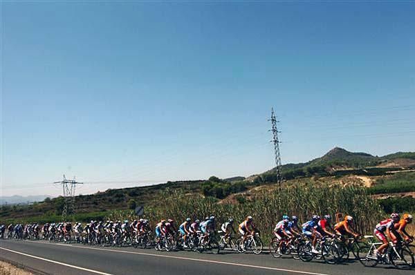 The peloton during stage 6.