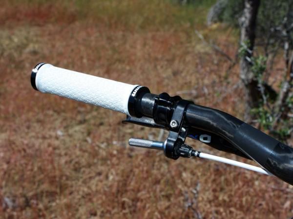 Schnell's seatpost remote is mounted below the bar, conveniently placing it right by his thumb.